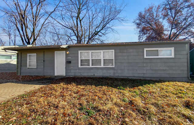 Spacious 4 Bed,1 Bath Home in Kansas City - 11007 Ewing Avenue, Kansas City, MO 64134