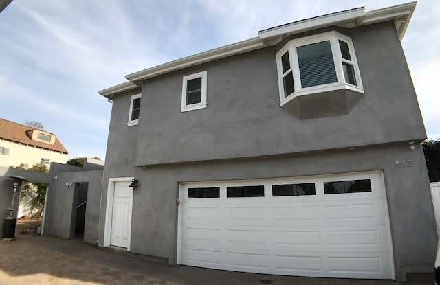 Bright upstairs 2/1 guest house - 917 West Valerio Street, Santa Barbara, CA 93101