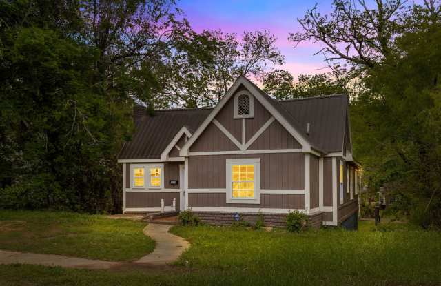 Stylish  Newly Renovated 4 Bedroom 2 Bath Home Available Now! photos photos