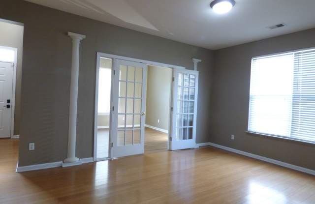 Beautiful 4 BR Home in South Lexington! Open Floor Plan, Walk-In Closets, Jetted Tub, Pets Ok! Gallery 4