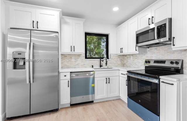 14171 SW 37th Ct Gallery 3