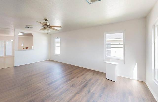 Fantastic - 3 bed 2 bath with Solar Panels Gallery 3