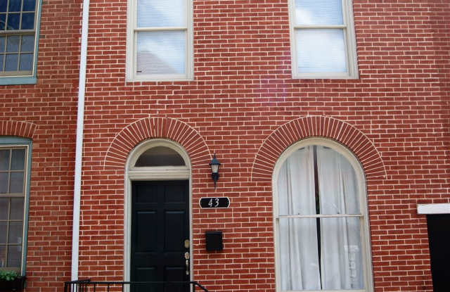 43 E Henrietta St Gallery 3