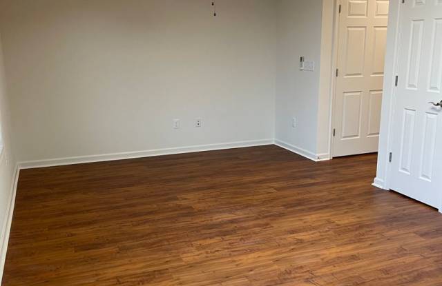 Second Floor One Bedroom Garden Apartment Gallery 3