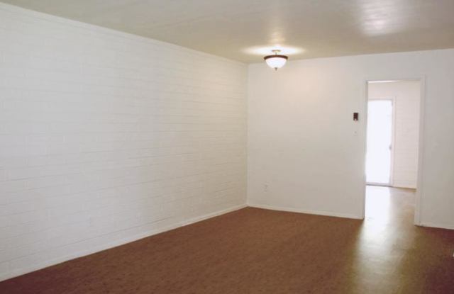 1802 W LAWRENCE Lane Gallery 3