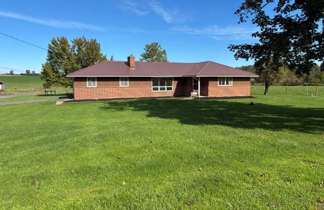 3 Bedroom 1.5 Bath House Available 10/12/2026 Gallery 1