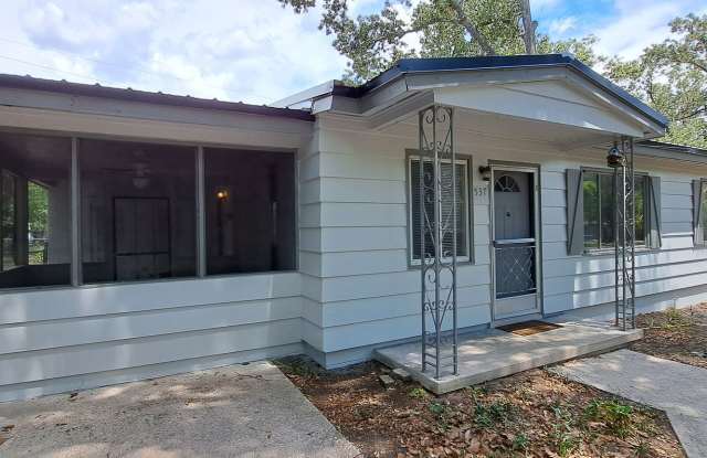 Convenient to Littlewood Elementary University of Florida! - 537 Northwest 34th Terrace, Gainesville, FL 32607 Convenient to Littlewood Elementary University of Florida! - 537 Northwest 34th Terrace, Gainesville, FL 32607