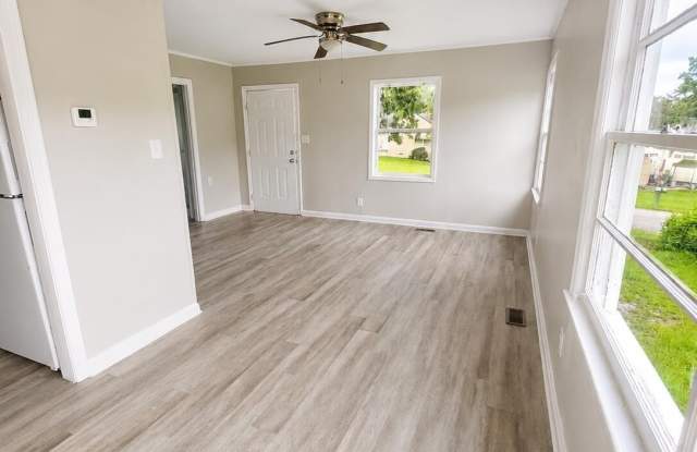 2912 Hummingbird Lane Gallery 2