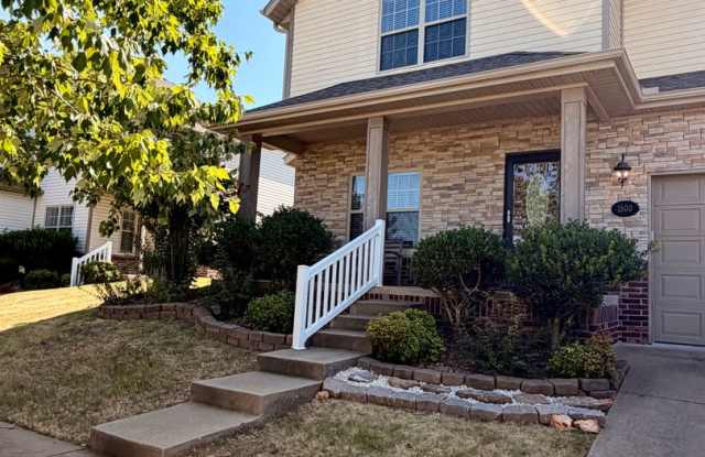 Well maintained three bedroom two and half bathroom home Gallery 1
