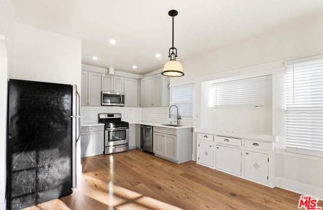364 PARKMAN Avenue Gallery 3