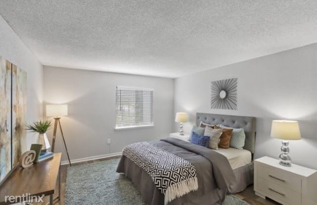 3223 S Semoran Blvd - 3223 Semoran Boulevard, Orlando, FL 32822