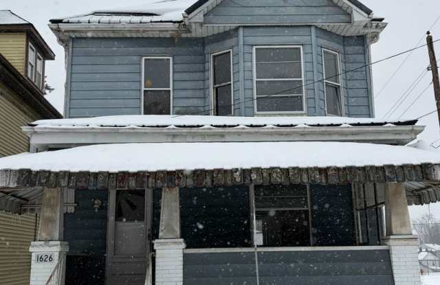 Three Bedroom House w Two Car Detached Garage photos photos