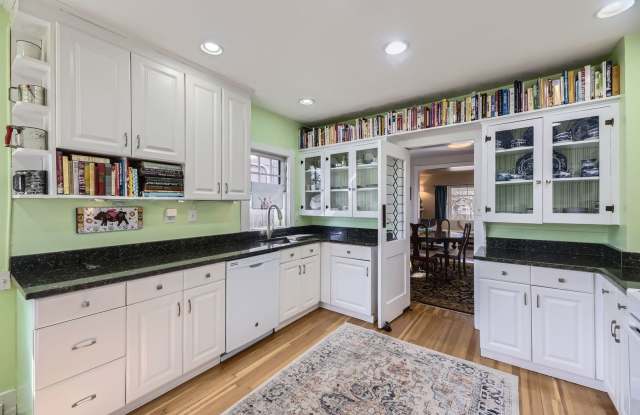 3 BDR Oasis near Denver Botanic Gardens Gallery 3