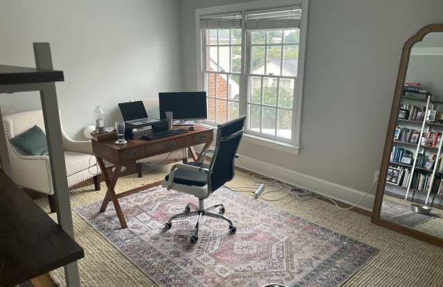 Amazing 2 bedroom home on Cary Street Rd Gallery 4