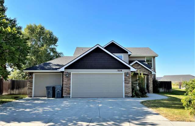 Beautiful and roomy 4bd 2.5ba home in Saddlebrook Subd. just off Star Rd. photos photos