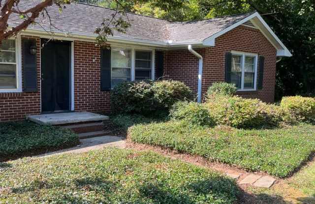 3 Bedroom Gem on Hardin Dr. off South UGA Campus! Gallery 3
