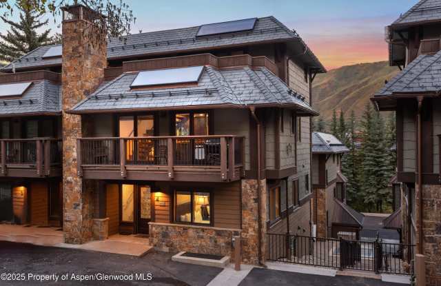 650 S Monarch Street unit: 4 photos photos