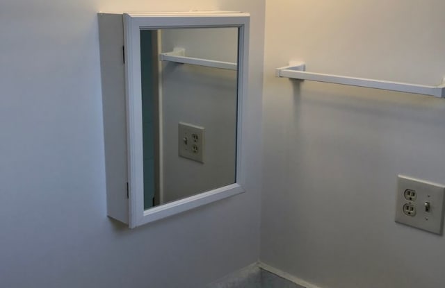 2/2/1 with Den/3rd Bedroom (Elec, Water, Sewer, Hot Water, Gas Included in Rent!) photos photos