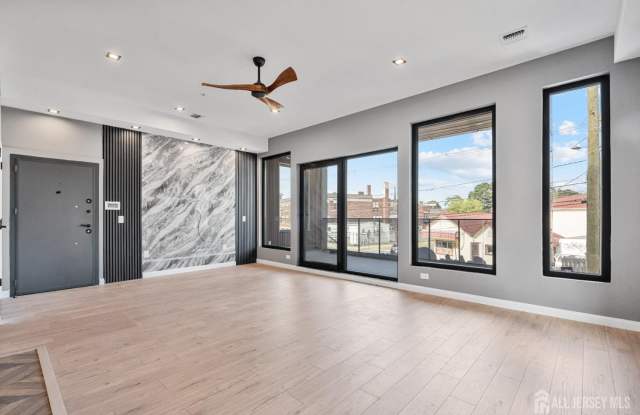 150 Easton Avenue unit: 1 Gallery 4