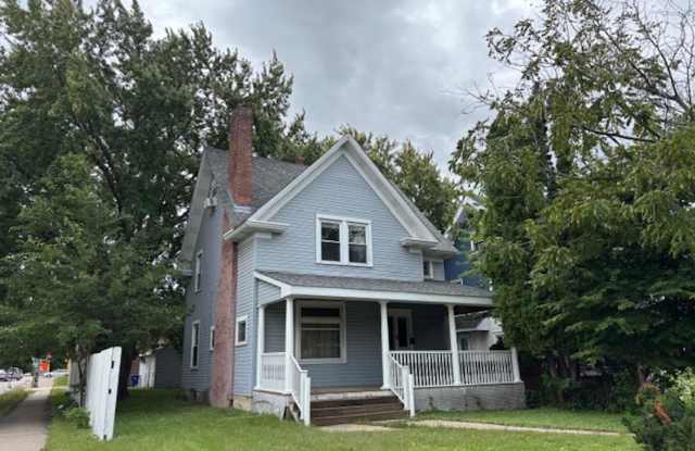 Four-Bedroom Single Family Home in Merriam Park St Paul Neighborhood! photos photos