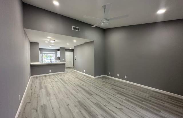 Renovated 2/2 Villa with Fenced in Backyard photos photos