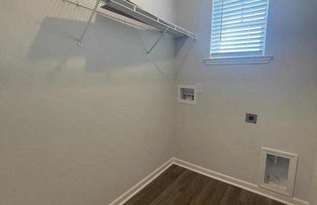 3 BR 2 BA Home in Waterside - Community Pool Gallery 4