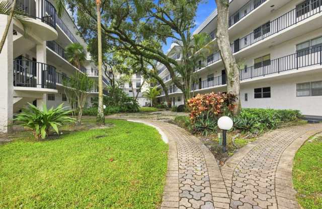 Beautiful 2-Bedroom 2-Bath Condo with Lake View Gallery 1