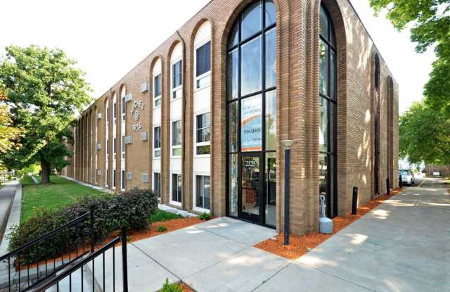 New listing! MPLS 1 Bedroom Condo Available June 1st!! Close to Eat Street! - 2525 3rd Avenue South, Minneapolis, MN 55404
