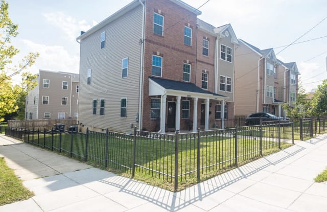 4290 S CAPITOL TERRACE SW - 4290 South Capitol Terrace Southwest, Washington, DC 20032
