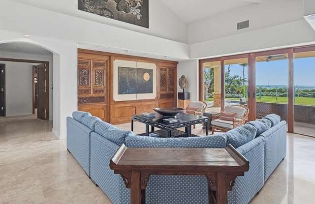 Portlock Oceanfront Estate: Luxury Beachfront Home w/ Pool & Sunset Views Gallery 4