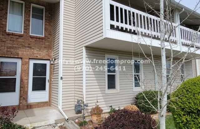 Conveniently Located 2+ Bedroom 2.5 Bath Condo/Townhouse photos photos