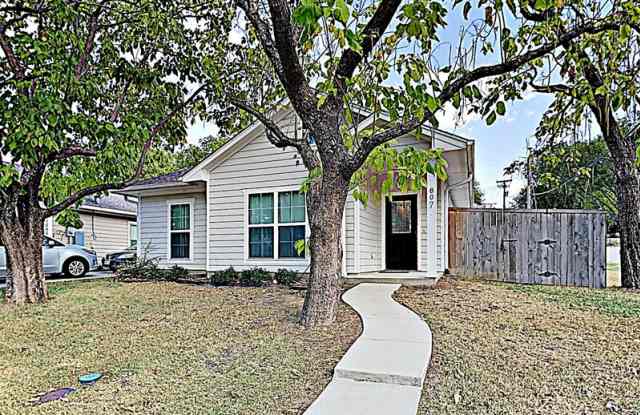807 Givens St - 807 Givens Street, Waxahachie, TX 75165