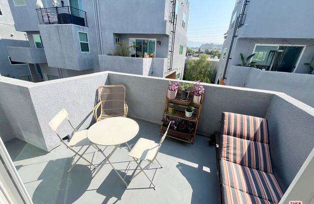 2927 1/2 Denby Avenue photos photos