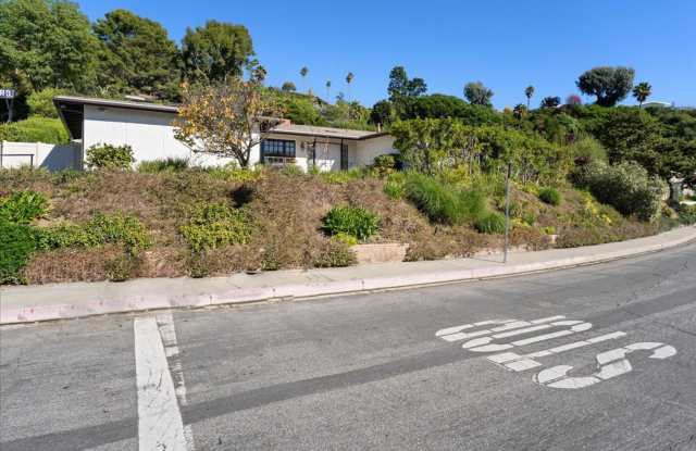 Mandeville Canyon Gem with a Fabulous Pool photos photos