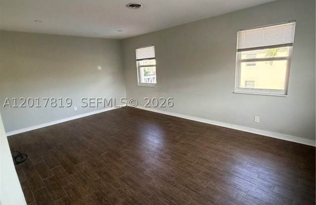 2591 NE 55TH CT Gallery 3