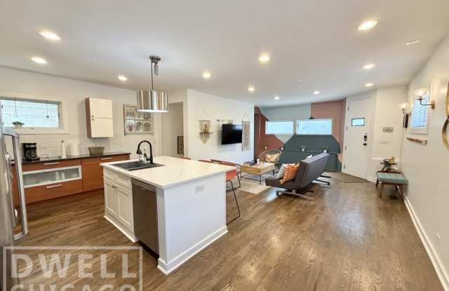 1419 N Paulina St photos photos