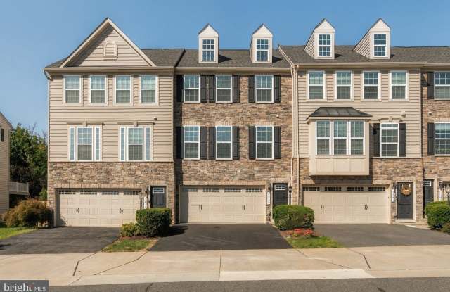 7739 MILTON Circle Gallery 1