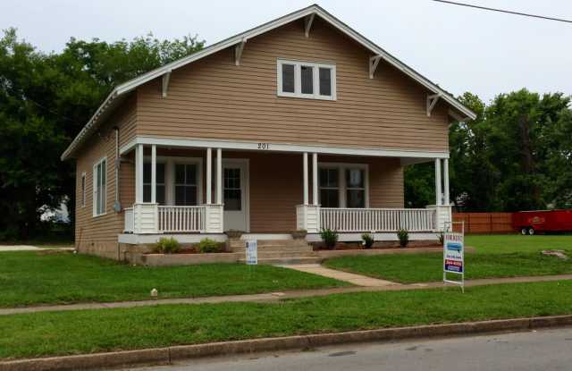 201 N Elm St photos photos