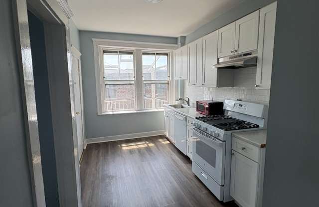 Beautiful 3 bed with in unit laundry and balcony GREAT DEAL for 9/1/26 photos photos Beautiful 3 bed with in unit laundry and balcony GREAT DEAL for 9/1/26 photos photos