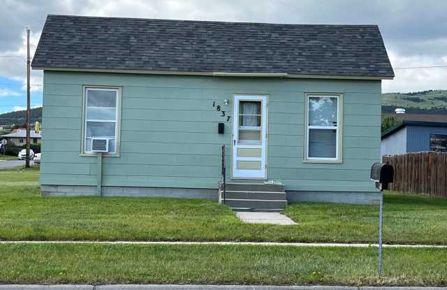 One Bedroom House on Corner Lot! photos photos