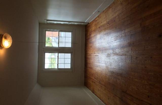 510 N. Hyde Park Ave Gallery 4
