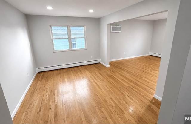 716 Jefferson Avenue Gallery 2