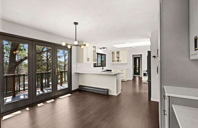 2207 Heather Avenue Gallery 2