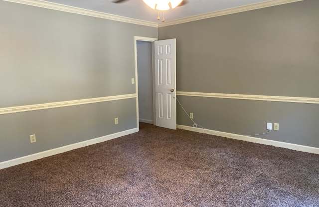 3bed/2bath Home with 2 car garage! Gallery 3