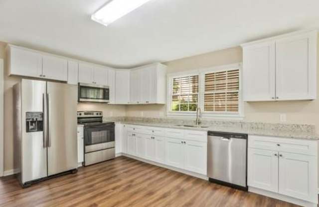 2441 Valentines Court Gallery 4