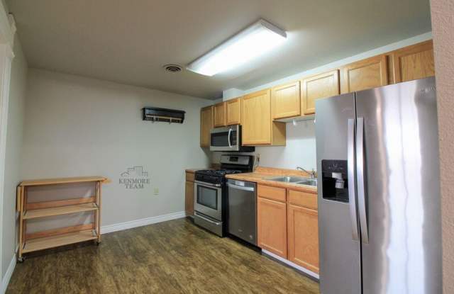 15-1/2 N. Cascade St. - 15 North Cascade Street, Kennewick, WA 99336
