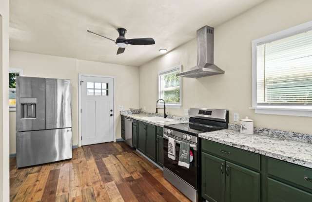 1548 Northwest Eden Street - 1548 Northwest Eden Street, Roseburg, OR 97470