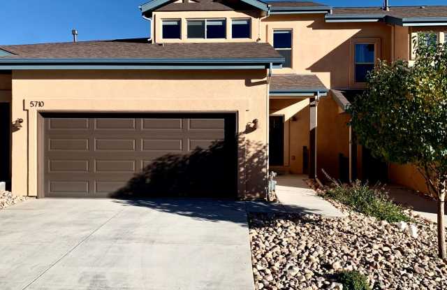* Rare Find* Luxurious 3 Bedroom Modern-Rustic Townhome in Mountain Shadows - 5710 Canyon Reserve Heights, Colorado Springs, CO 80919