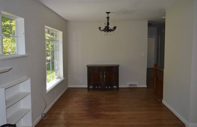 508 Scott Boulevard Gallery 3