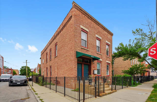 624 South Oakley Boulevard - 624 South Oakley Boulevard, Chicago, IL 60612